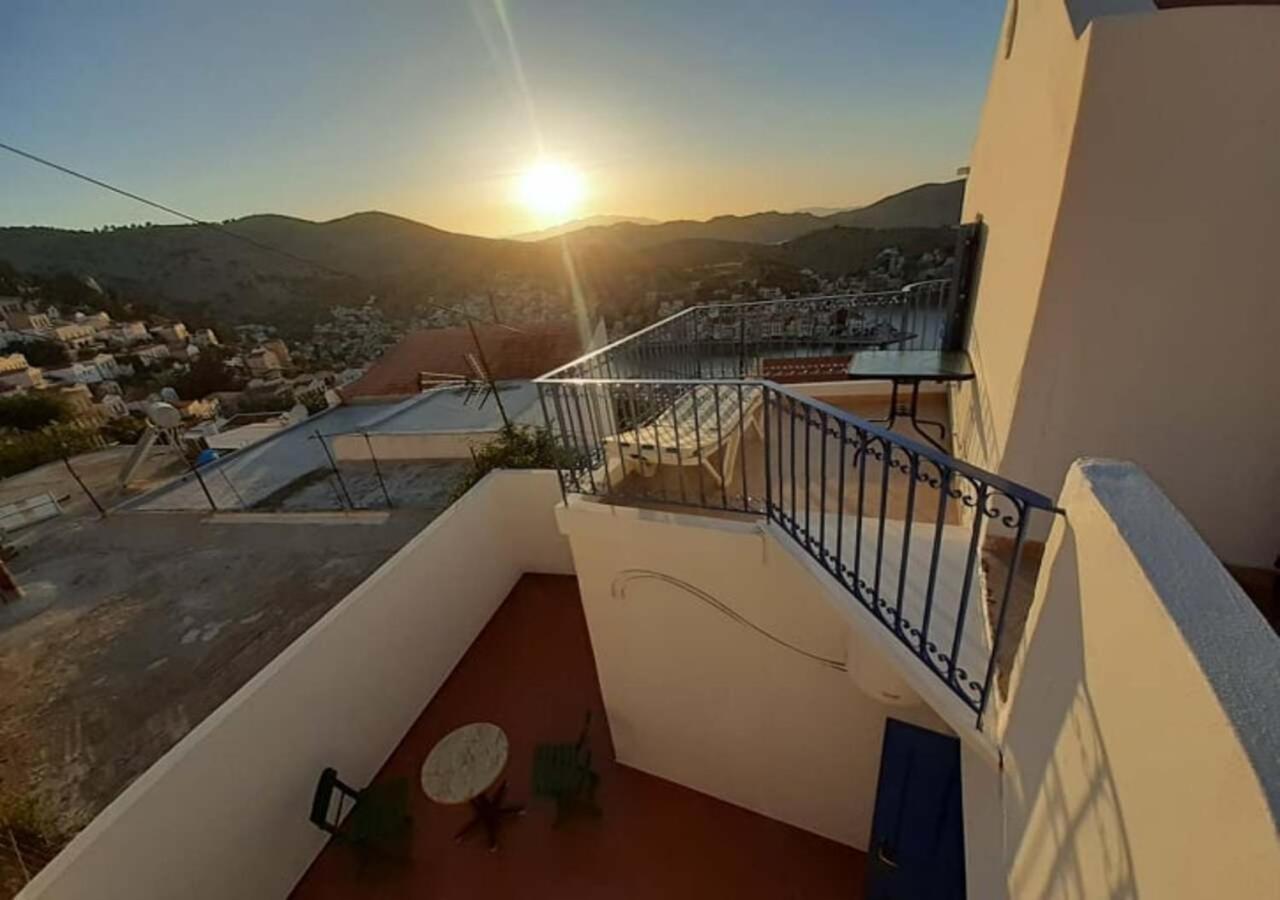 Symi Breeze Villa Luaran gambar